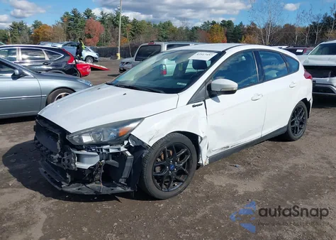 2016 Ford Focus Se z USA, uszkodzony, nr VIN 1FADP3K2XGL332605